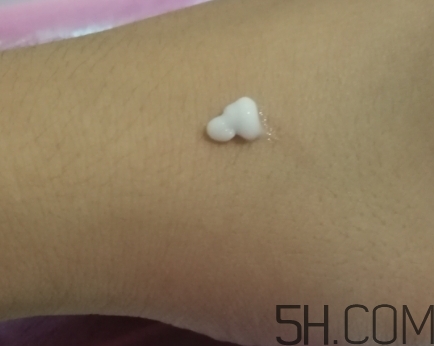 眼霜可以用來擦臉嗎？眼霜可以當(dāng)面霜用嗎