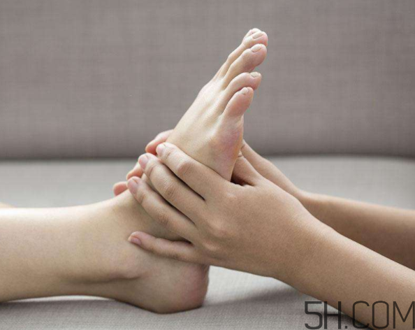 腳氣是缺乏維生素嗎？腳氣是缺什么維生素？