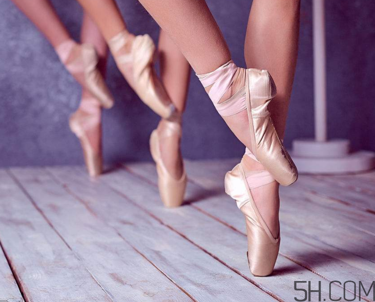 腳氣會引起灰指甲嗎？腳氣加灰指甲怎么治？