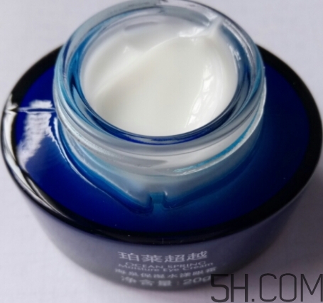 眼霜用在水乳之前還是之后？眼霜和水乳使用的順序