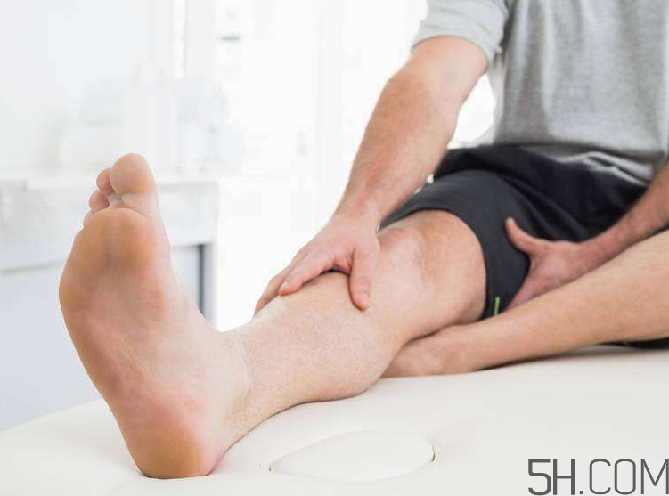 腳氣用鹽水泡腳有用嗎？用鹽水泡腳治腳氣嗎？