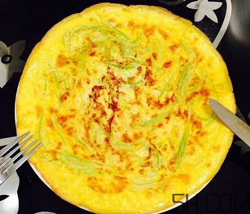 雞蛋餅和豆?jié){可以一起吃嗎？吃雞蛋餅?zāi)芎榷節(jié){嗎？