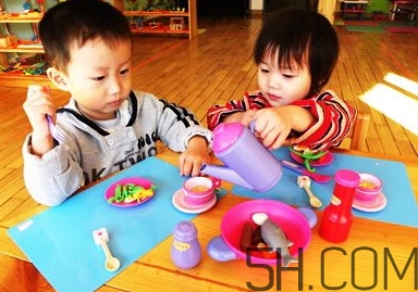 寶寶上幼兒園需要準備什么？寶寶上幼兒園哭鬧怎么應(yīng)對？