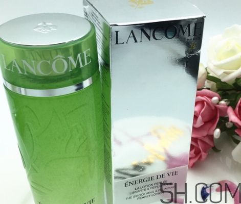 蘭蔻綠水和粉水哪個好？蘭蔻綠水和粉水區(qū)別