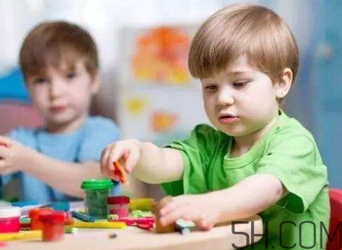 寶寶上幼兒園需要準備什么？寶寶上幼兒園哭鬧怎么應(yīng)對？