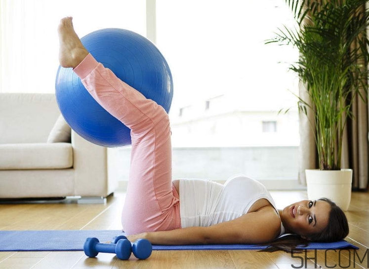 孕婦練習(xí)瑜伽常做的動(dòng)作 孕婦瑜伽的注意事項(xiàng) 孕婦練習(xí)瑜伽常做的動(dòng)作 孕婦瑜伽的注意事項(xiàng)