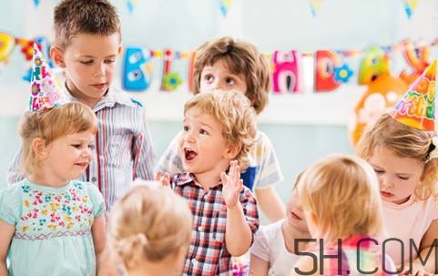 寶寶上幼兒園需要準備什么？寶寶上幼兒園哭鬧怎么應(yīng)對？