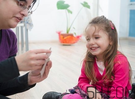 寶寶上幼兒園需要準備什么？寶寶上幼兒園哭鬧怎么應(yīng)對？