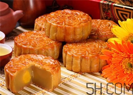 寶寶多大可以吃月餅？寶寶吃月餅會上火嗎？