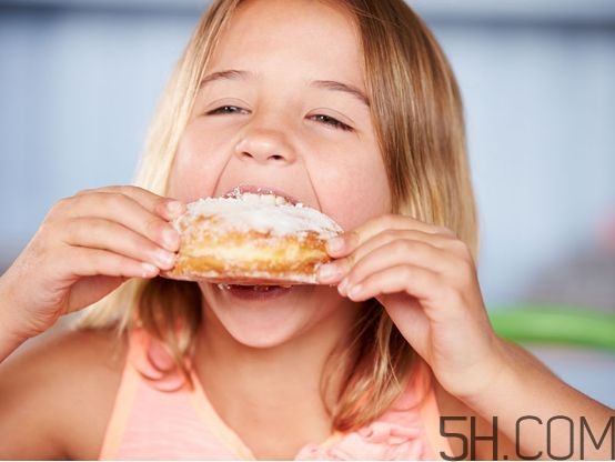 寶寶多大可以吃月餅？寶寶吃月餅會上火嗎？