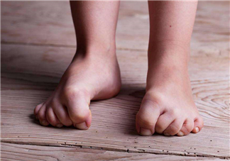 腳氣會(huì)通過(guò)床單傳染嗎？腳氣會(huì)傳染給嬰兒?jiǎn)幔?></a>
      <p class=