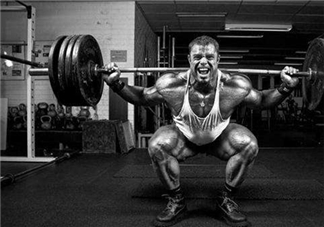 杠鈴深蹲練什么肌肉？杠鈴深蹲的好處