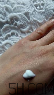 百雀羚水嫩倍現(xiàn)保濕精華乳液多少錢(qián)_價(jià)格 百雀羚水嫩倍現(xiàn)保濕精華乳液多少錢(qián)_價(jià)格