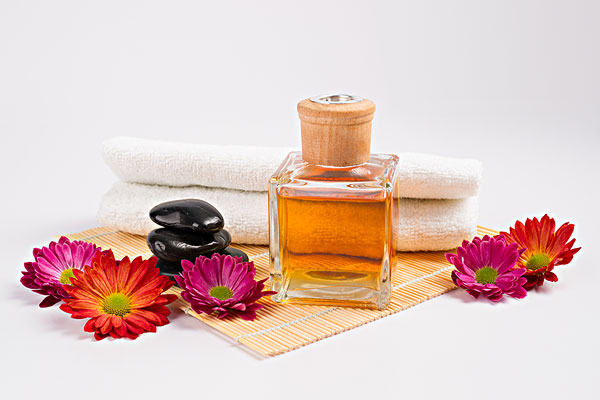 香薰精油怎么用 香薰精油的功效與用法 香薰精油怎么用 香薰精油的功效與用法