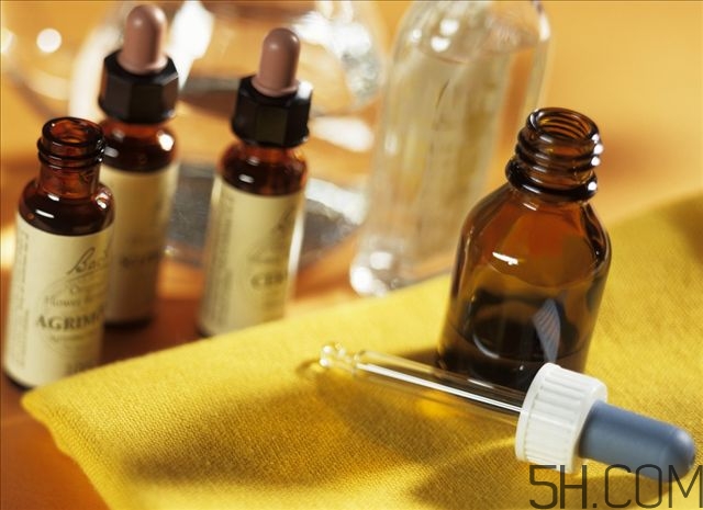 精油擦臉有什么好處 精油擦臉上需要清洗嗎 精油擦臉有什么好處 精油擦臉上需要清洗嗎