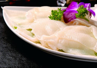 牛百葉和毛肚是一個(gè)東西嗎？牛百葉上面有層黑皮能吃嗎？