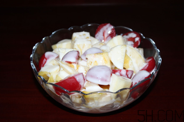 水果沙拉的熱量是多少？水果沙拉用什么沙拉醬好吃？