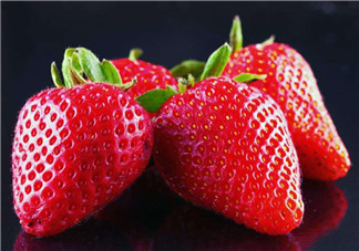奶油草莓和巧克力草莓哪個(gè)更好吃？奶油草莓的區(qū)分