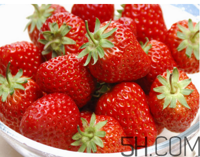 幾月份是摘草莓的季節(jié)？草莓榨汁搭配什么好喝？