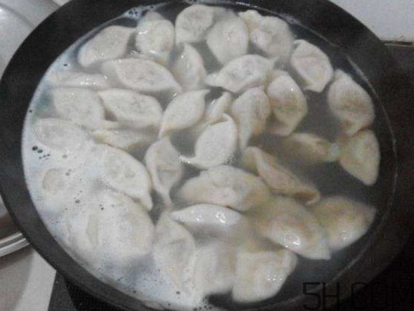 煮餃子怎么煮不破皮？煮餃子怎么看熟沒熟？