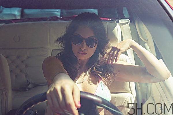 精油按摩胸部能豐胸嗎 胸部按摩用什么精油好 精油按摩胸部能豐胸嗎 胸部按摩用什么精油好