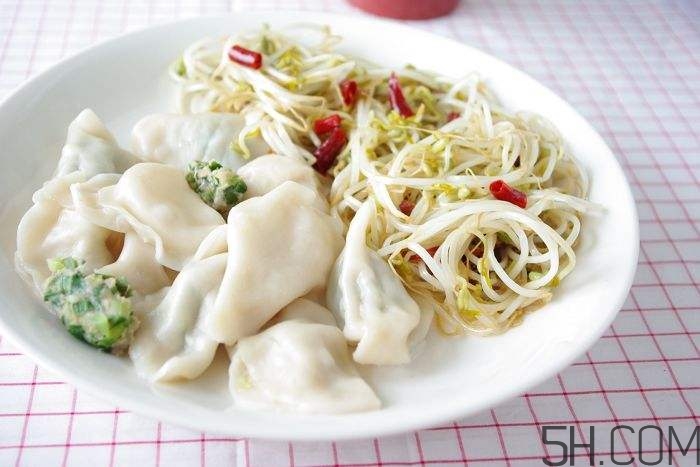 煮餃子開鍋煮皮還是餡？煮餃子蓋不蓋鍋蓋？