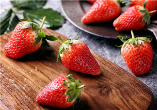 幾月份是摘草莓的季節(jié)？草莓榨汁搭配什么好喝？