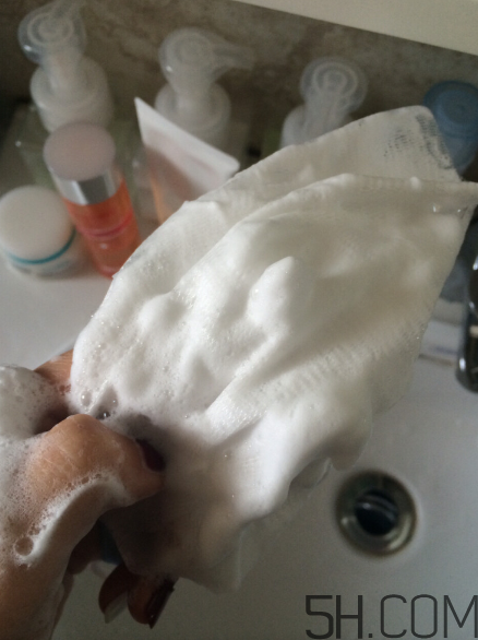 芙麗芳絲洗面奶是氨基酸嗎？氨基酸洗面奶有哪些？