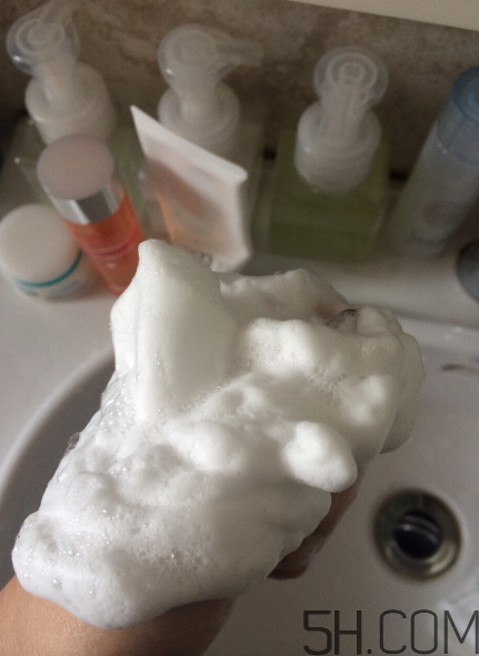 芙麗芳絲洗面奶是氨基酸嗎？氨基酸洗面奶有哪些？