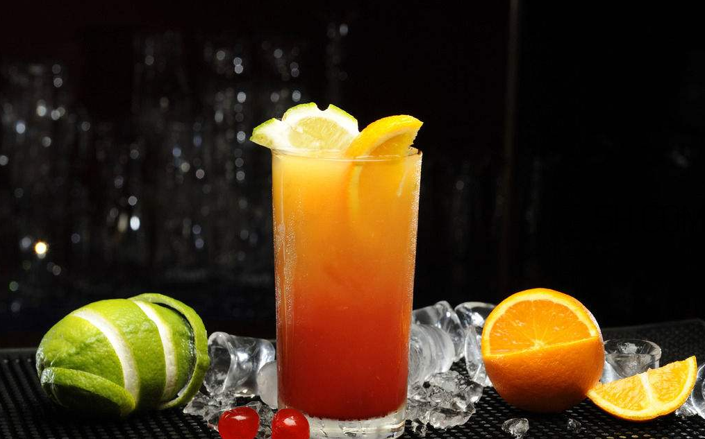 鮮榨果汁的優(yōu)點 鮮榨蔬果汁的注意事項 鮮榨果汁的優(yōu)點 鮮榨蔬果汁的注意事項