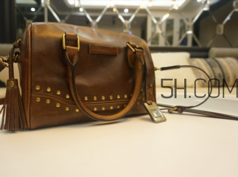 frye和coach哪個(gè)好？frye包一般什么價(jià)錢？