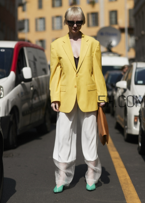 黃色西裝怎么搭配好看？黃色西裝搭配圖片