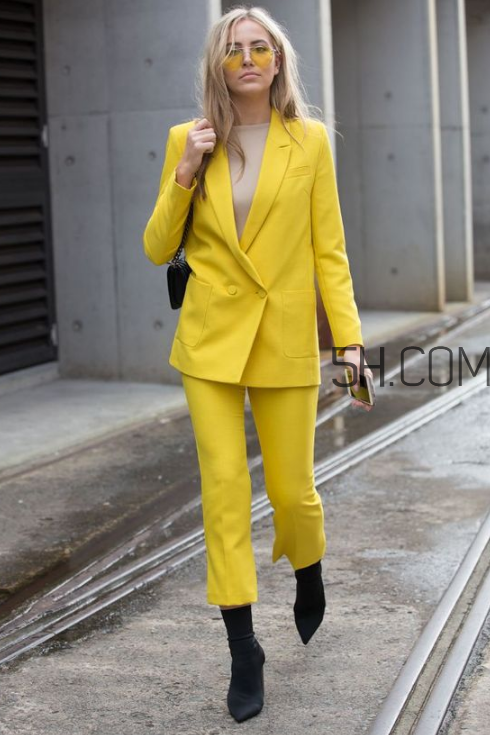 黃色西裝怎么搭配好看？黃色西裝搭配圖片