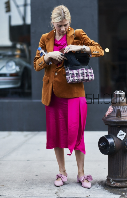 絲絨西裝怎么搭配？絲絨西服搭配圖片