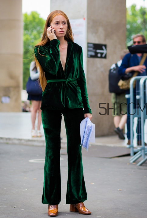 絲絨西裝怎么搭配？絲絨西服搭配圖片