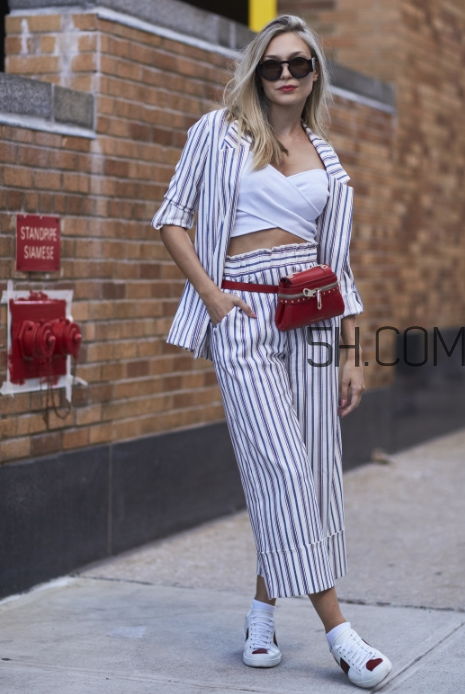 西裝配運(yùn)動(dòng)鞋好看嗎？西裝配運(yùn)動(dòng)鞋怎么穿？