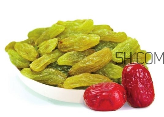 葡萄干泡水喝有什么好處？葡萄干吃之前需要洗嗎