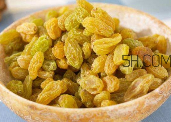 葡萄干泡水喝有什么好處？葡萄干吃之前需要洗嗎