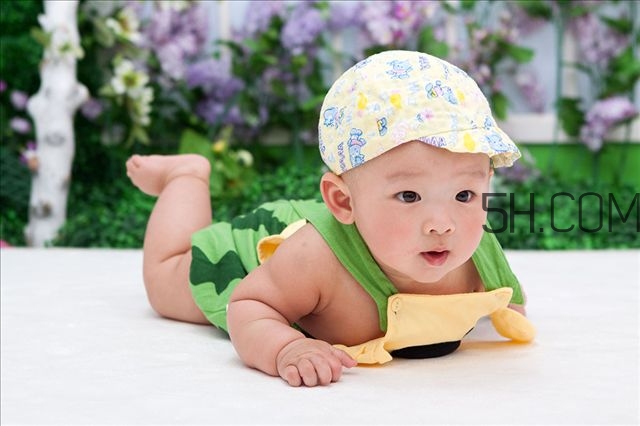 一歲寶寶睡覺(jué)流口水是怎么回事 6原因不容忽視 一歲寶寶睡覺(jué)流口水是怎么回事 6原因不容忽視