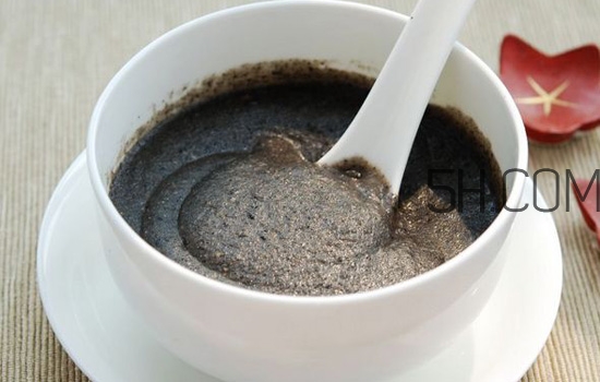 黑芝麻糊用開(kāi)水沖還是溫開(kāi)水？黑芝麻糊養(yǎng)胃嗎？