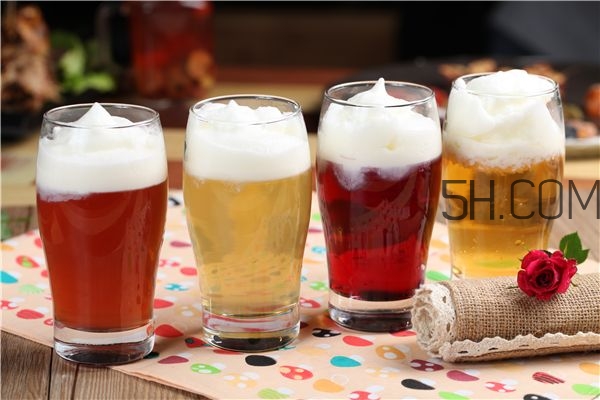 過(guò)期啤酒能洗頭發(fā)嗎 如何用過(guò)期啤酒洗頭發(fā)