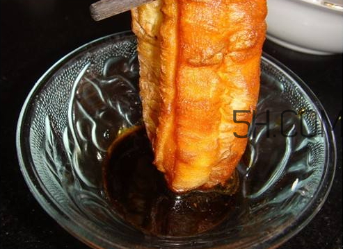 油條是酸性還是堿性 油條是發(fā)物嗎 油條是酸性還是堿性 油條是發(fā)物嗎