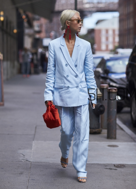 藍(lán)色西裝怎么搭配好看？藍(lán)色西裝搭配圖片