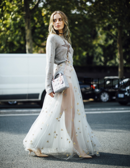 毛衣配長裙好看嗎？毛衣和長裙怎么搭配？