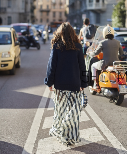 毛衣配長裙好看嗎？毛衣和長裙怎么搭配？