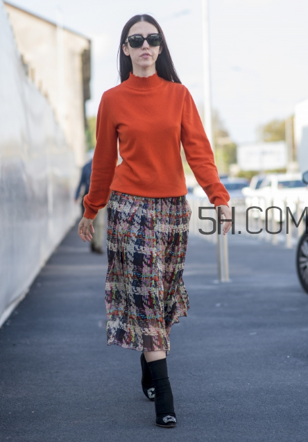 毛衣配長裙好看嗎？毛衣和長裙怎么搭配？