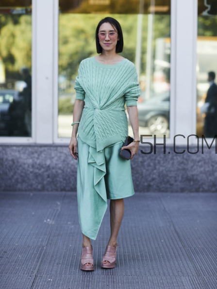 毛衣配長裙好看嗎？毛衣和長裙怎么搭配？