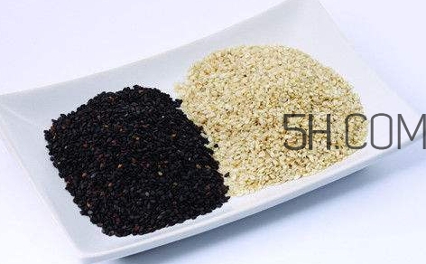 黑芝麻和白芝麻有什么區(qū)別？黑芝麻和白芝麻哪個好？