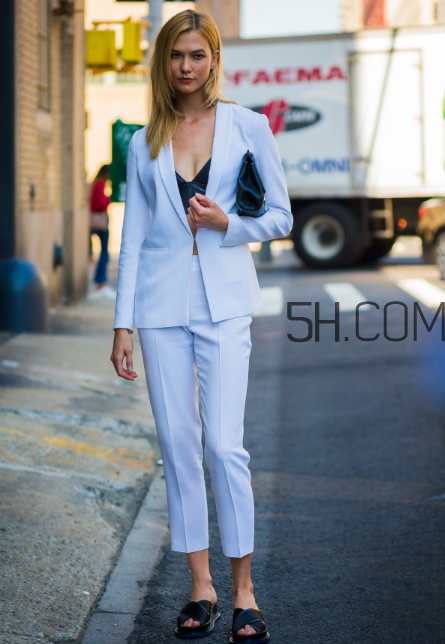 西裝里面穿什么好看？西裝內(nèi)搭圖片