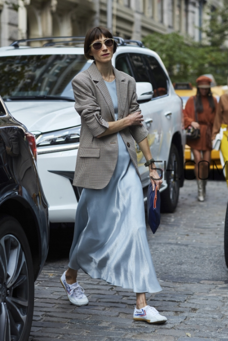 西裝配長(zhǎng)裙好看嗎？西裝搭配裙子圖片